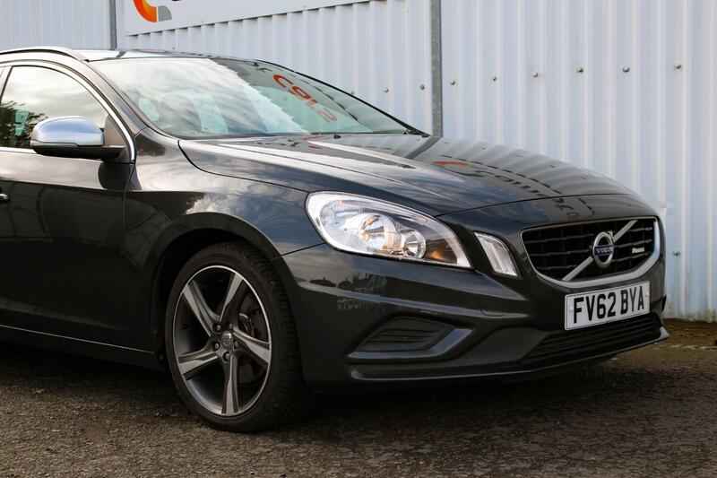 VOLVO V60 2.0 D4 R-Design  2012