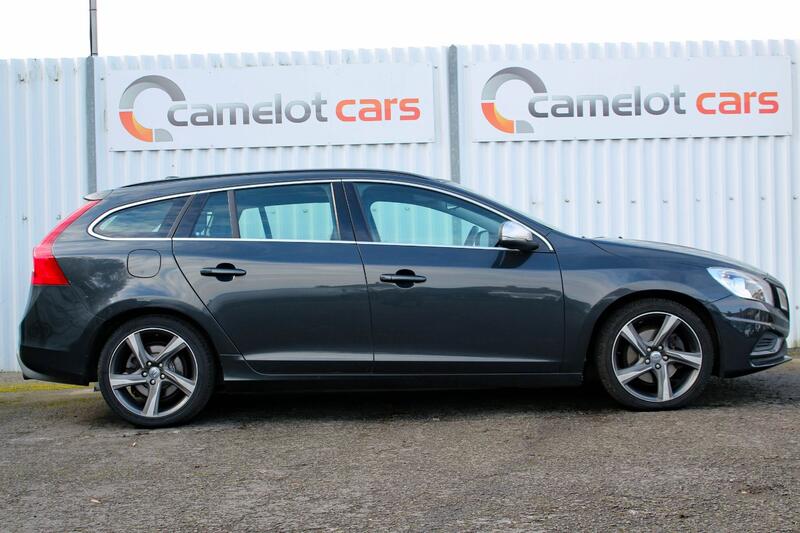 VOLVO V60 2.0 D4 R-Design  2012