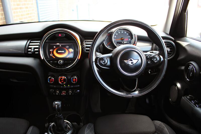 MINI HATCH 1.5 5-Door Hatch Cooper 2015