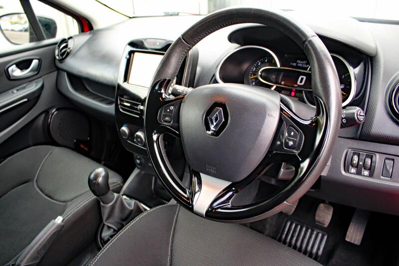 RENAULT CLIO 1.5 Dynamique Nav dCi 90 ECO 2015