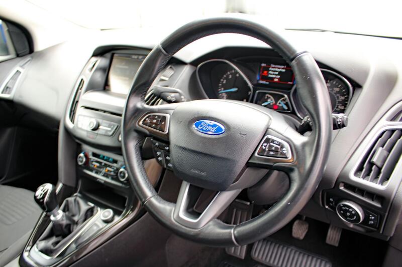 FORD FOCUS 1.0 T EcoBoost Titanium 2014