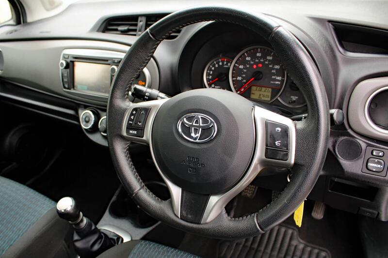 TOYOTA YARIS 1.3 Dual VVT-i TR 2013