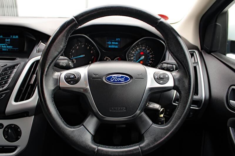 FORD FOCUS 1.0 T EcoBoost Zetec 2014