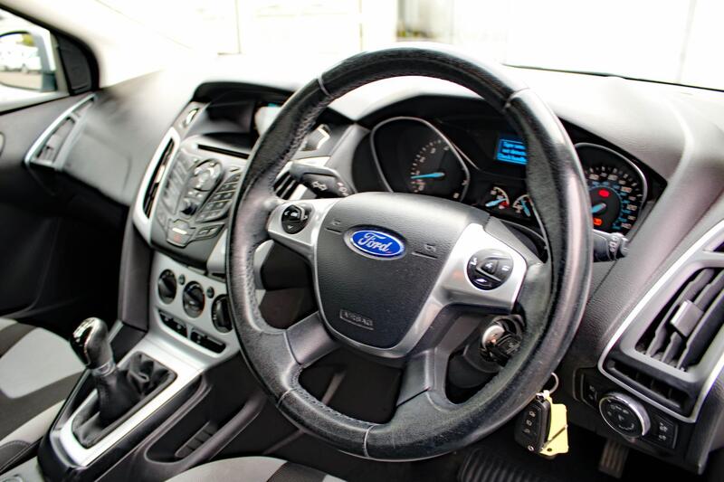 FORD FOCUS 1.0 T EcoBoost Zetec 2014