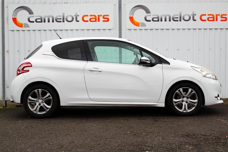 PEUGEOT 208 1.4 HDi Allure 2013