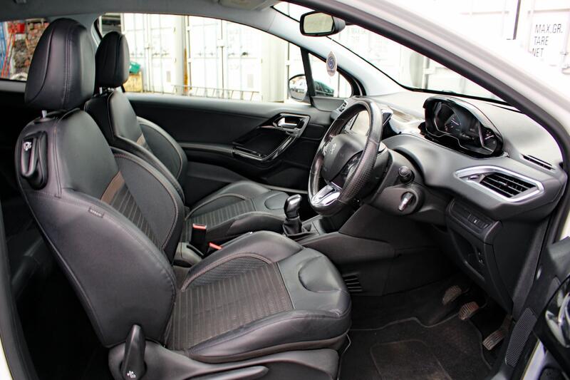 PEUGEOT 208 1.4 HDi Allure 2013