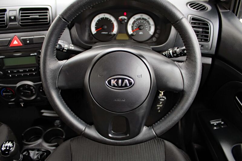 KIA PICANTO 1.0 STRIKE 2010